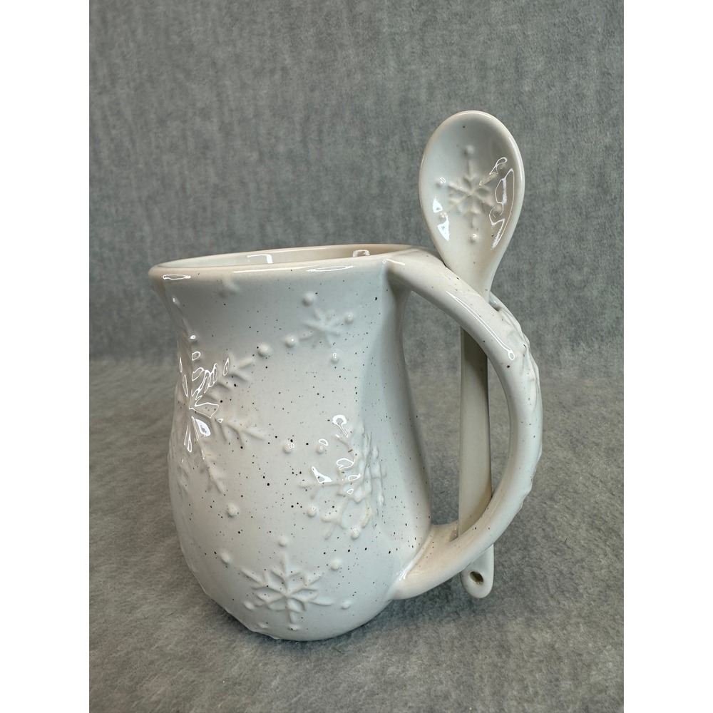 Hallmark White Ceramic Snowflake Mug with Spoon Set Winter Holiday 20 oz.